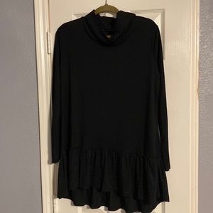 Southern Stitch cowl neck, ruffle bottom long sleeve top. Size large. Long.